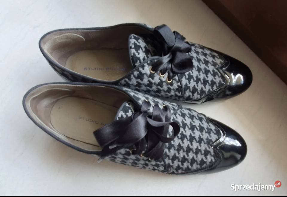 Klasyczne wizytowe buty Pollini 395 płaskie