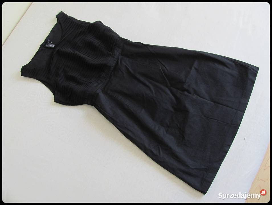 Sukienka biurowa klasyczna mała czarna HM Płock