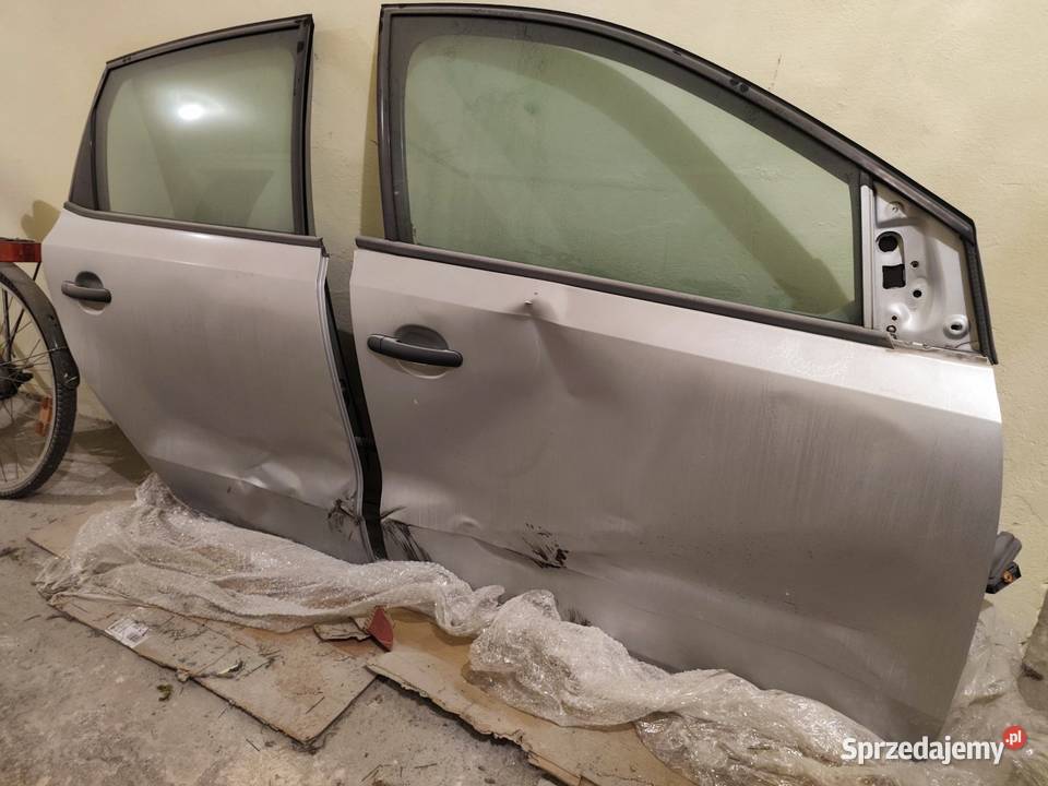 Drzwi volkswagen polo 5 6R prawa strona sprzedam