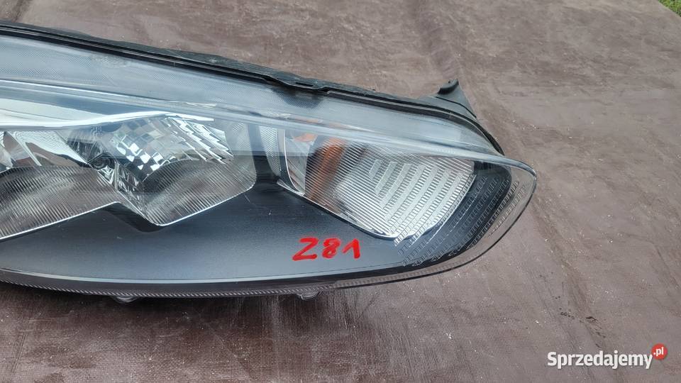 FORD FIESTA MK7 LIFT PRAWY REFLEKTOR LAMPA PRAWA Lampy przednie Ruda Śląska