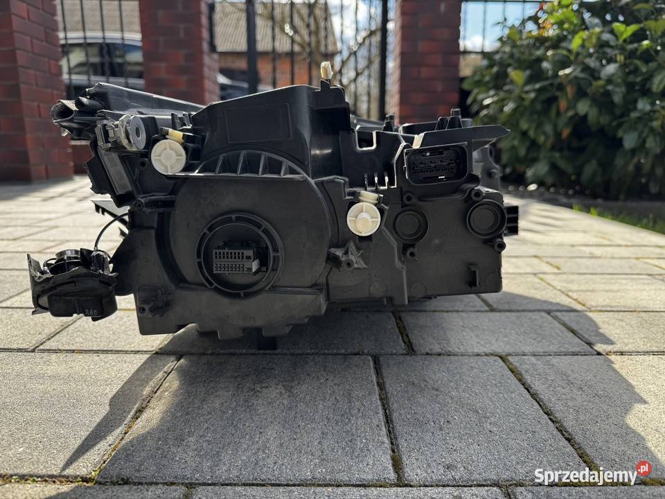 Lampa reflektor BMW X1 f48 2017r uszkodzona Konin