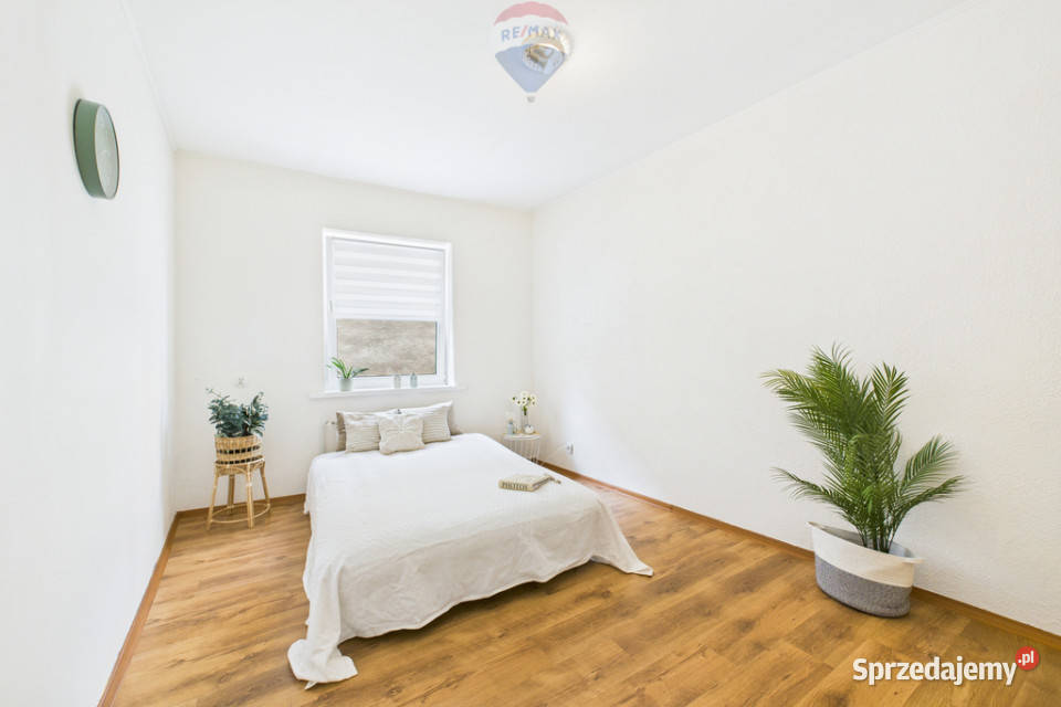 Kamienica mieszkania 2 lokale usługowe 3 garaże Ostrzeszów