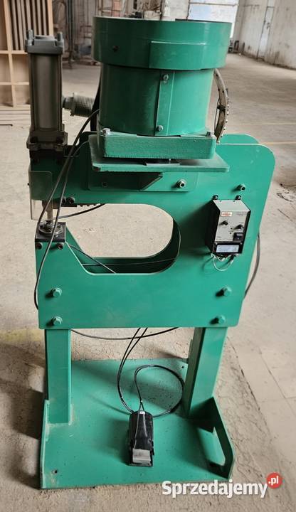 Maszyna do wbijania nakretek pazurkowych M8 Produkcja