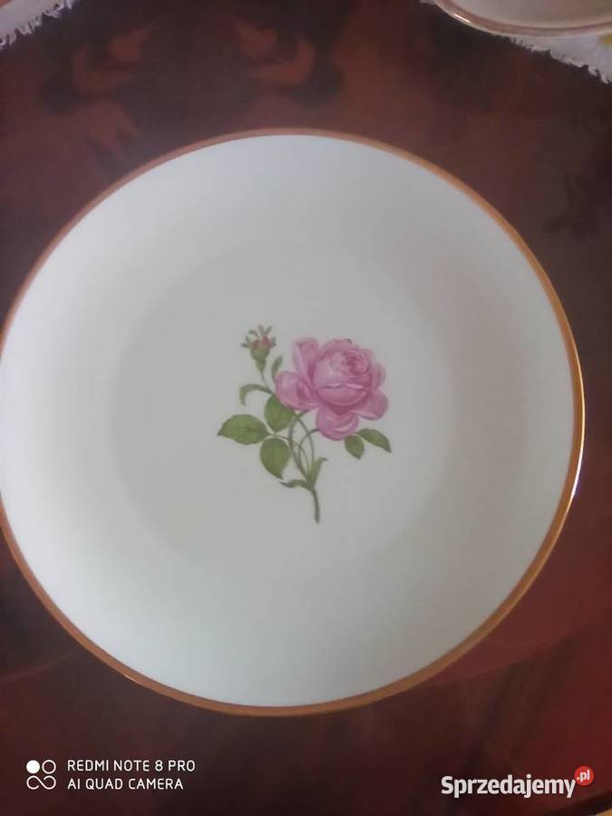 Patera z bordową różą
Na białej porcelanieSyg Gdańsk