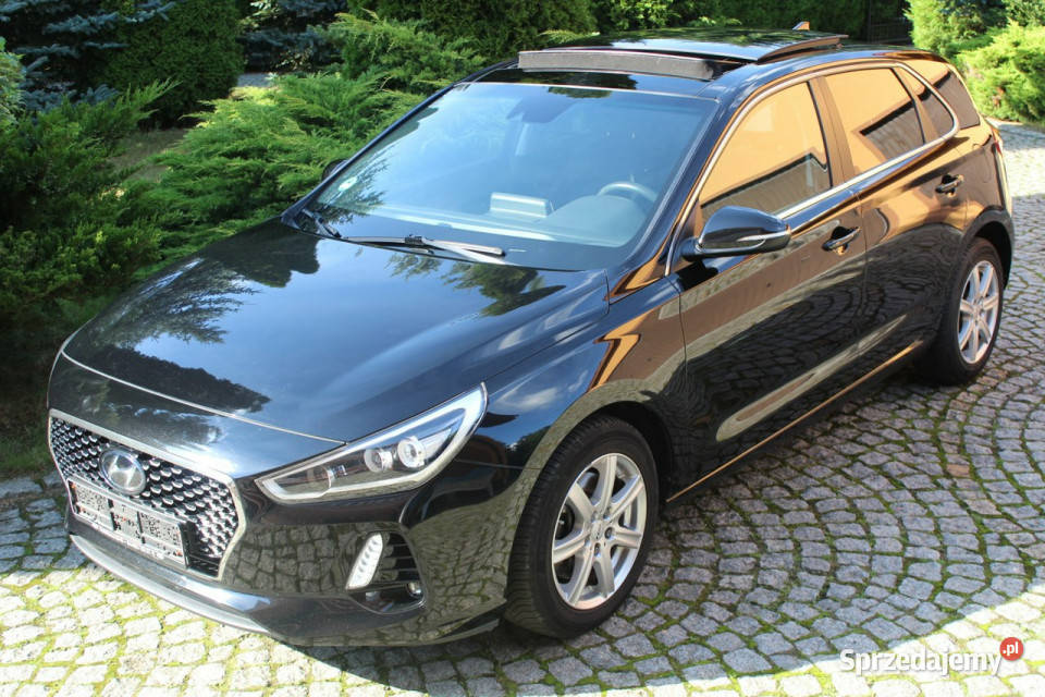 Hyundai i30 TGDI 140 Intro Panorama Bogate lakier metallic Lubań