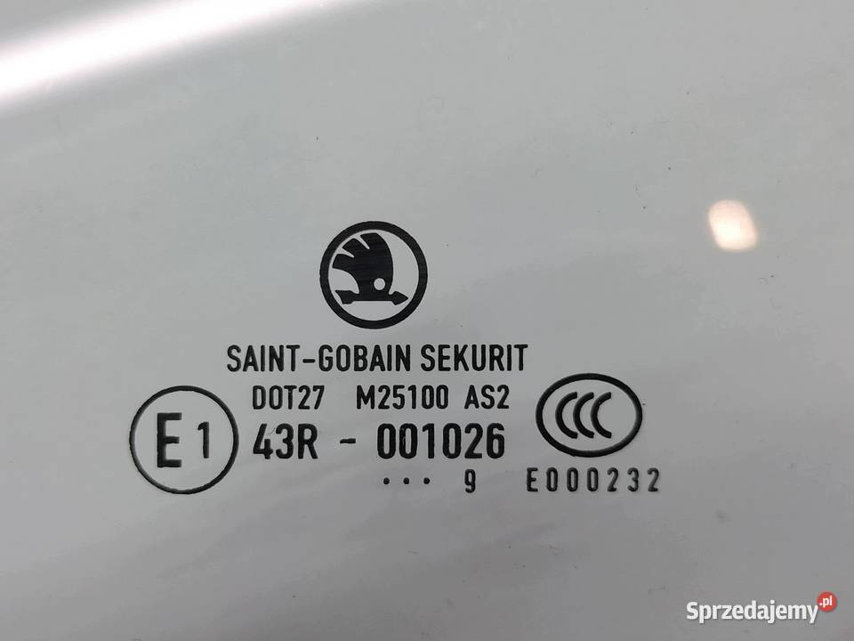 SZYBA DRZWI LEWY PRZÓD Skoda Superb II 20082015
