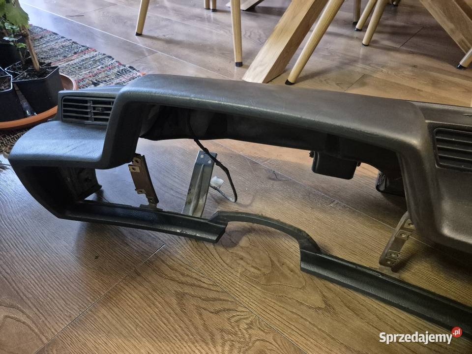 Konsola kokpit BMW E24 w super stanie osobowe Podozierany