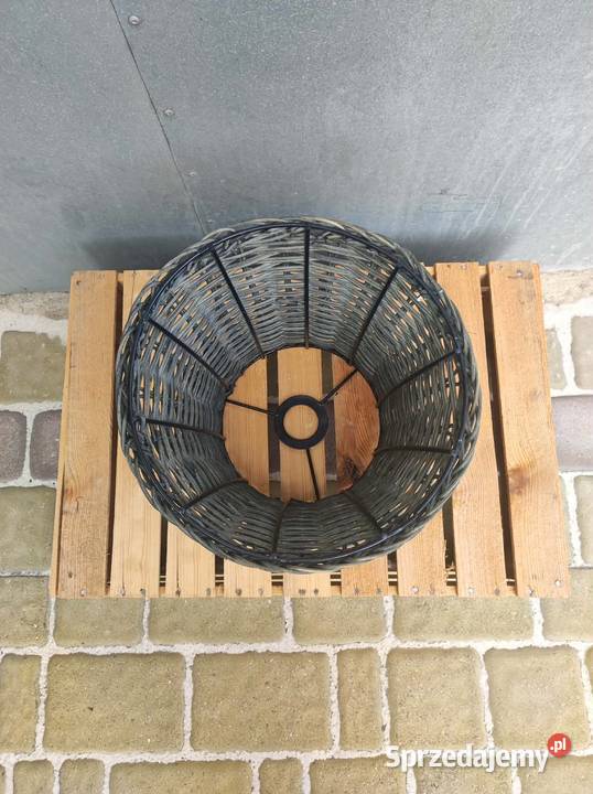 Ciemny abażur pleciony boho rattan wiklina łódzkie Podkałek