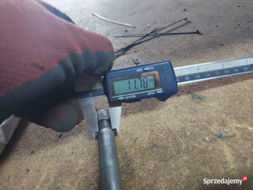 Suzuki DR 750 BIG ośka koła przód przednia oś Jelenia Góra sprzedam