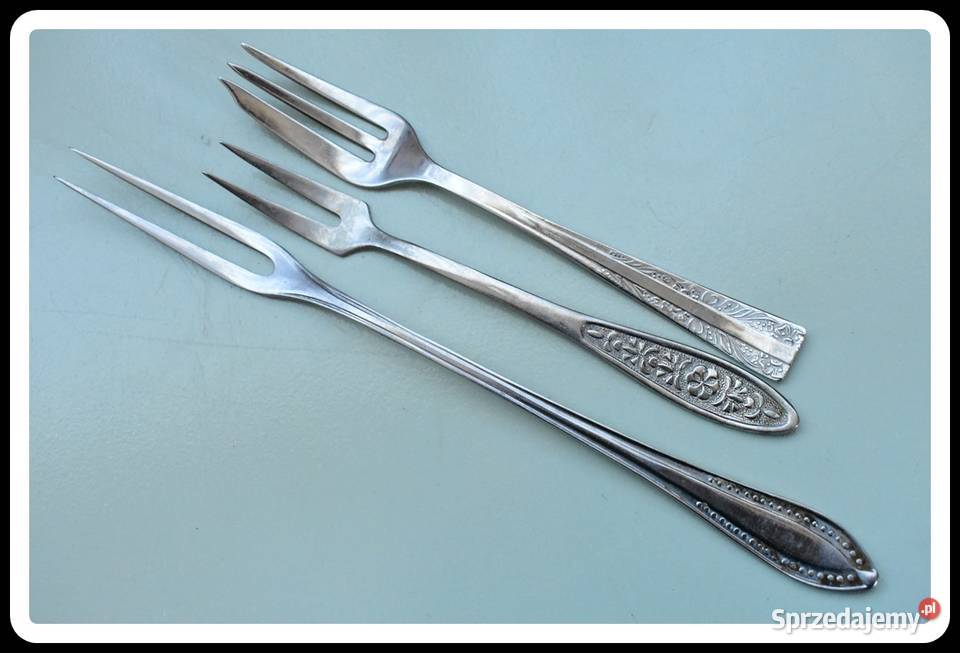 Trzy widelczyki do sera itp vintage raczej