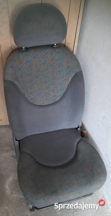 Nissan Micra K11 lift 5D fotele przednie prawy wielkopolskie