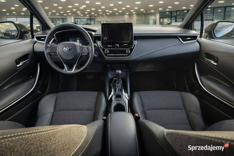 Toyota Corolla 23r Salon Polska 18 HYBRID lakier metallic