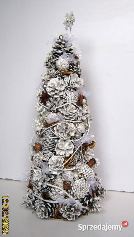 Choinka z szyszek z ozdobami i oświetleniem wys Boże Narodzenie Kraków