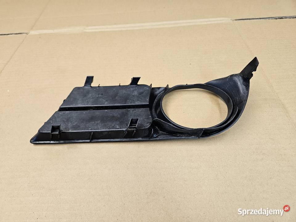 TOYOTA COROLLA VERSO II KRATKA RAMKA HALOGENU Międzychód