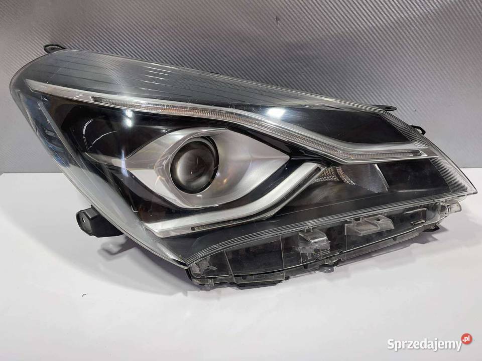 TOYOTA YARIS 3 LIFT PRAWA LAMPA PRZÓD Ostroróg
