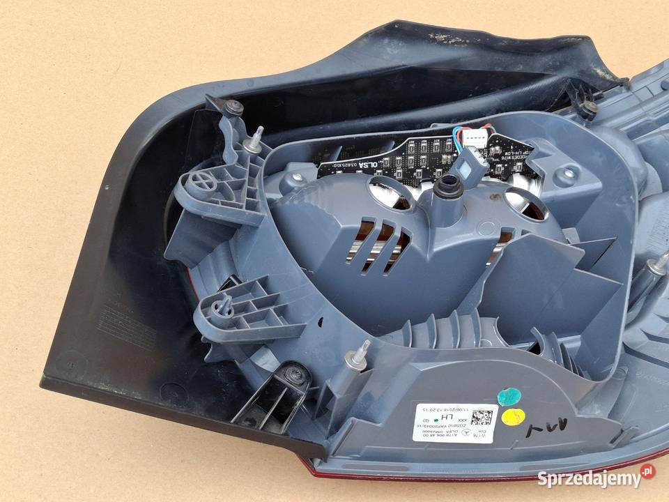 MERCEDES AKLASA W176 LIFT LAMPA LEWY TYŁ LEWA Bieleń