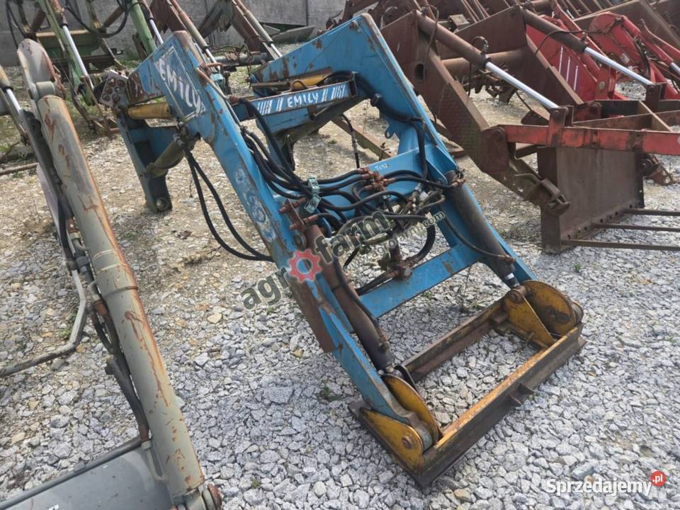 Ładowacz czołowy Emily T692 Byków
