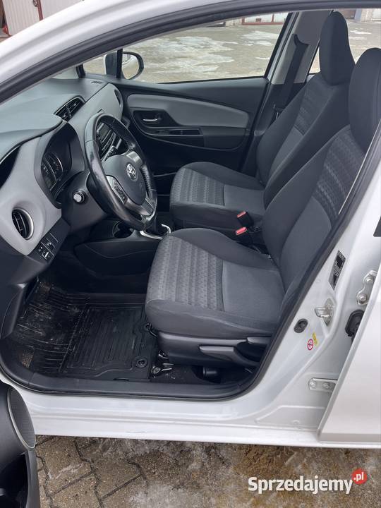Toyota Yaris benzyna 5 drzwi salon Polska manualna