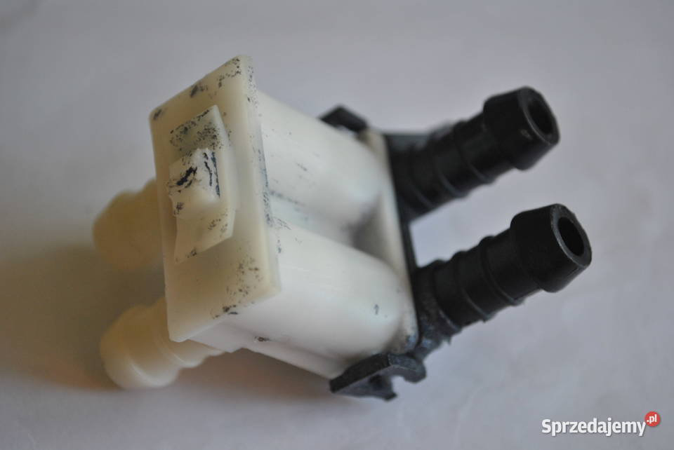 Rozdzielacz przewodów spryskiwaczy lamp przód