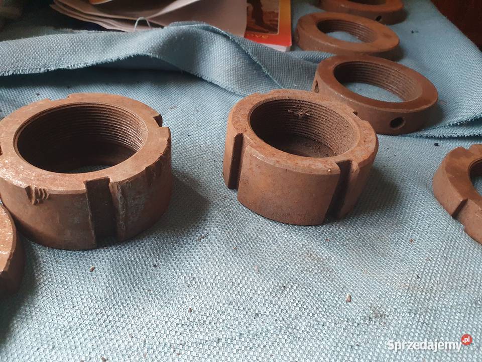 Nakrętki do kolumn wtryskarki hydraulicznej do