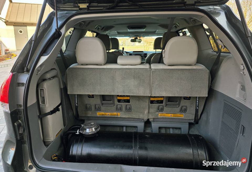 Toyota Sienna 35 V6 XLE Rok produkcji 2014 Sienna Świdry