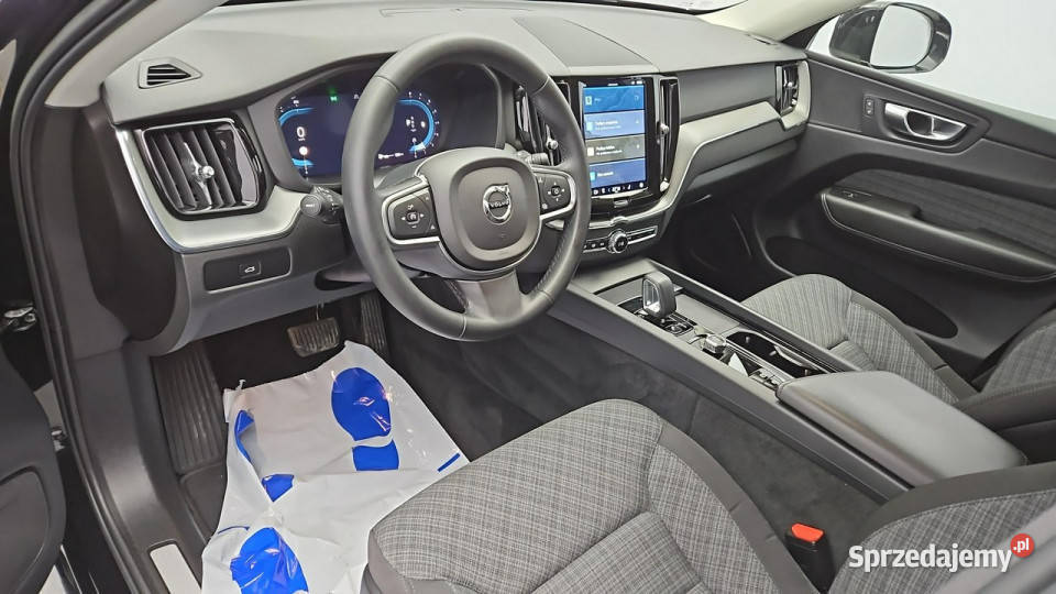 Volvo XC 60 B5 B AWD Core Z Polskie Salonu