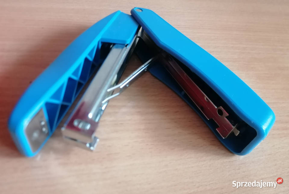 Blok techniczny zeszyty okładki linijki zszywacz sprzedam