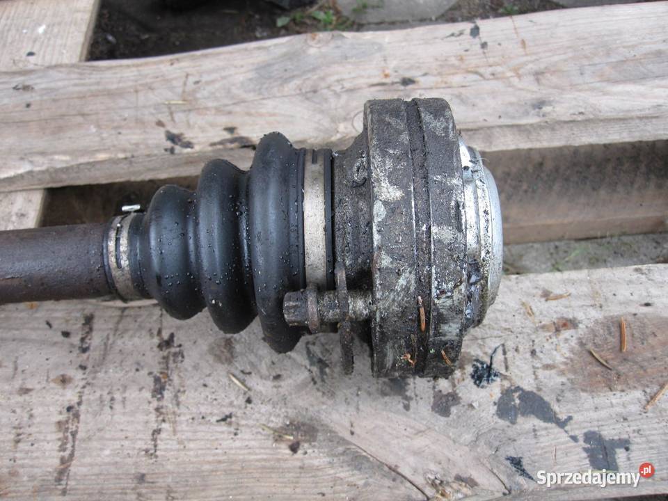 BMW E82 20 D 11r półoś lewa tył sprzedam