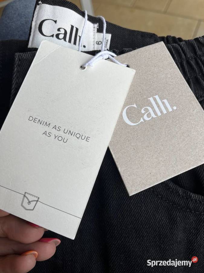 Calli jeansy czarne Hudson Mom w rozmiarze 34 Bez wzoru Płock