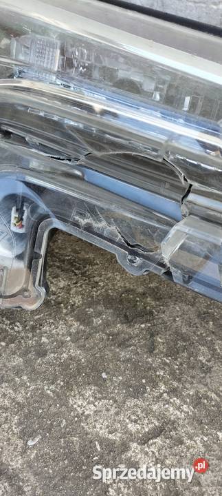 TOYOTA CHR chr Lampa Prawa LED 1619r USZKODZONA osobowe Oświetlenie Poświętne