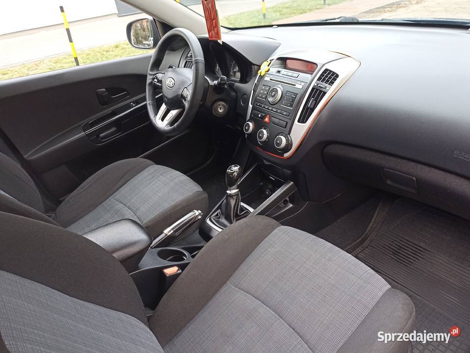 Kia Ceed 16 116 Crdi Kombi 2010 nowe opony Legionowo