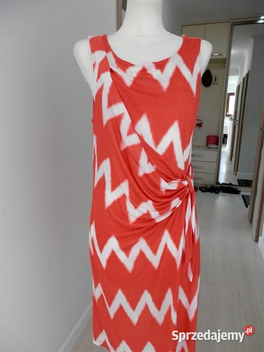 Sukienka Wizytowa Dopasowana Drapowana Koralowa Łomża