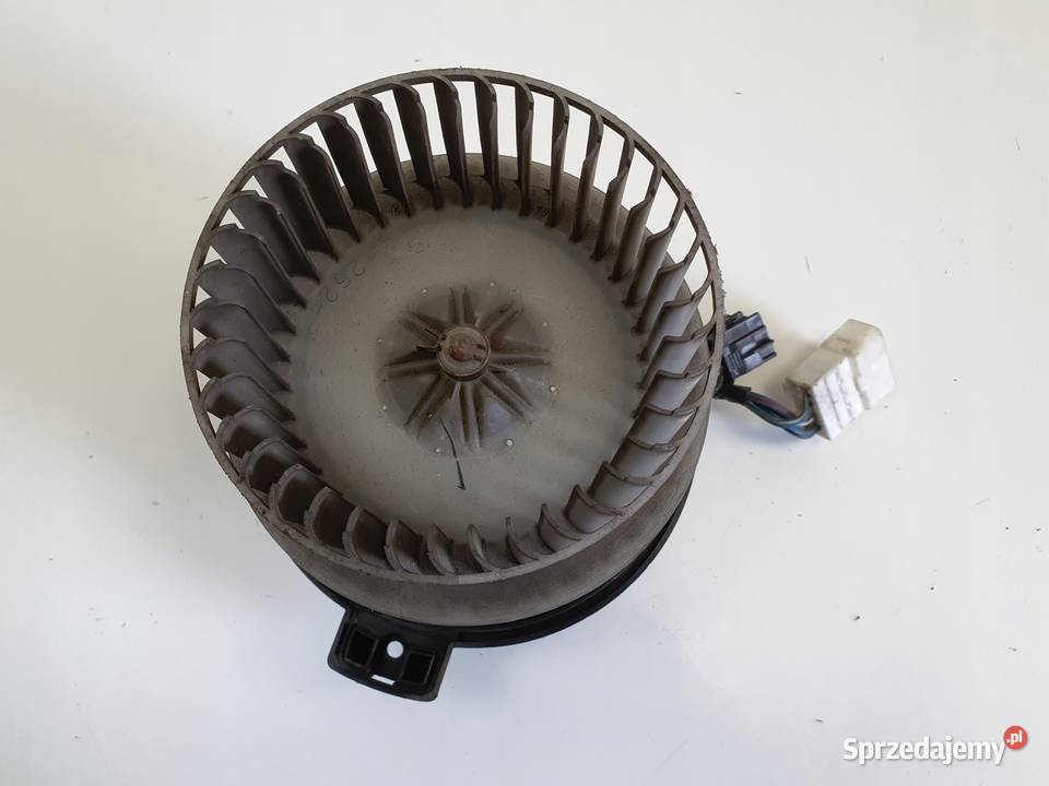 Toyota Yaris I WENTYLATOR NAWIEWU Dmuchawa Rudka