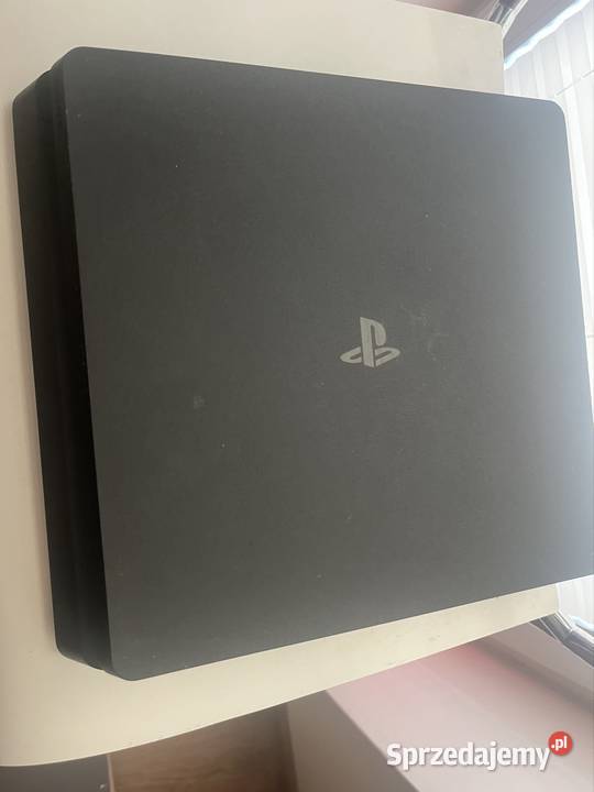 sprzedam PlayStation 4 z płytą GTA nową
