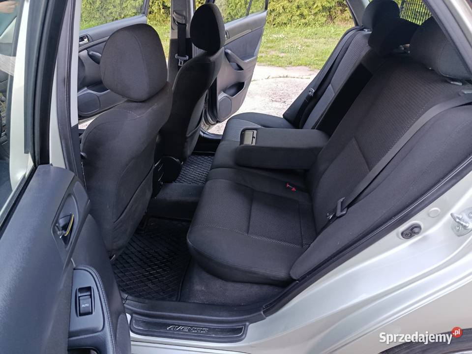 Toyota Avensis Serbów