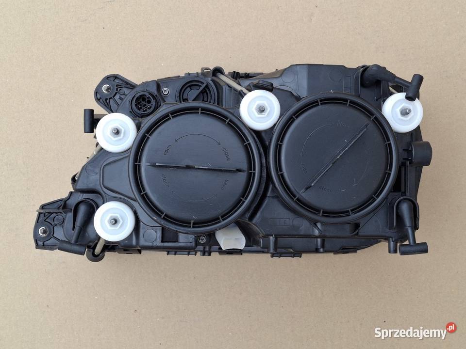 MERCEDES ACTROS MP3 REFLEKTOR PRAWY LAMPA PRAWA