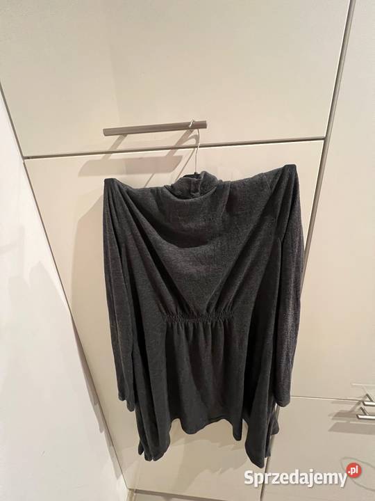 Komfortowy szary dłuższy sweterek z wiązaniem SM Gdańsk