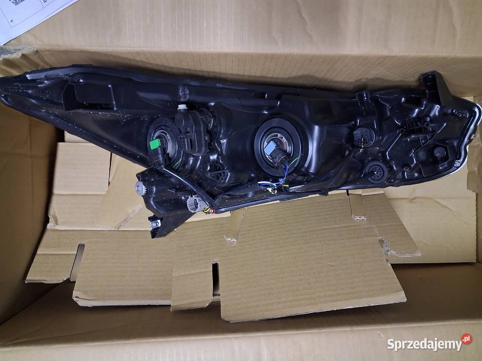 Sprzedam przednią lampę Nissan Micka k14 strony osobowe śląskie Cieszyn