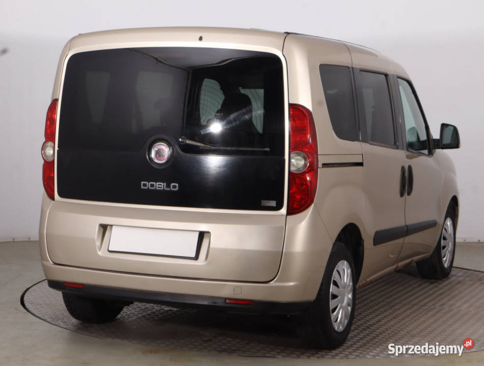 Fiat Doblo 16 MultiJet światła przeciwmgielne