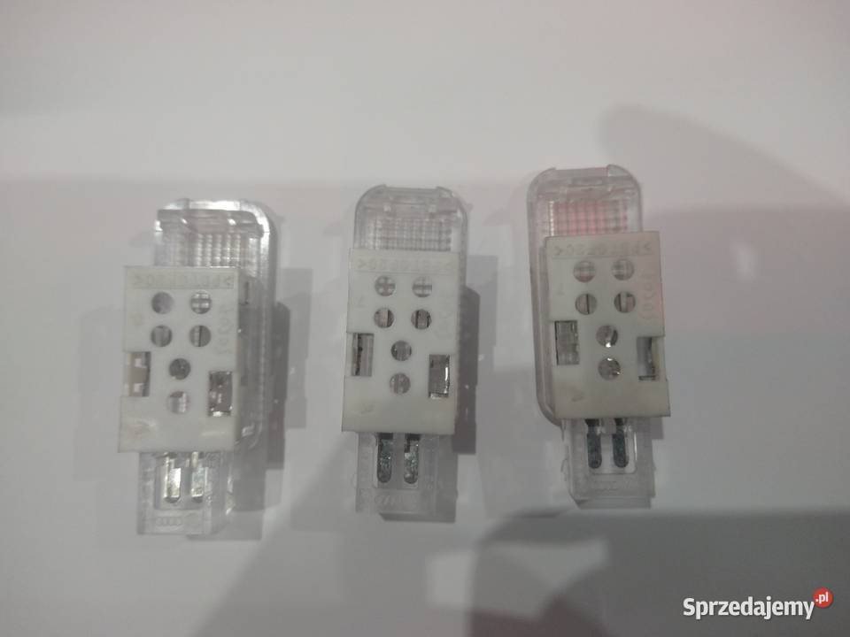 Lampka Oświetlenie Wnętrza Drzwi 8D0 947 415