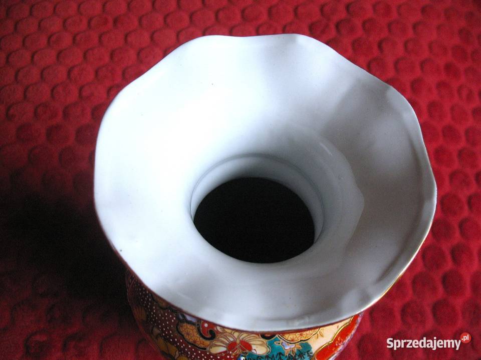 Wazon Misternie zdobiony złoty relief porcelana Wazony