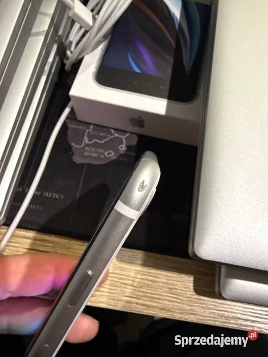 iPhone SE 2020 64GB Stuknięty z dwóch stron Kraków
