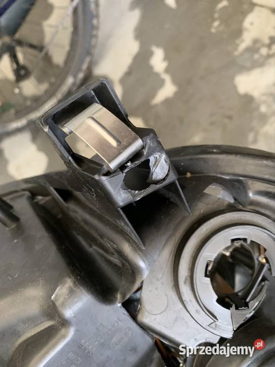Lampa lewy przód Ford Kuga Hella Radlin