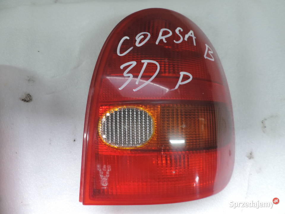 OPEL CORSA B LAMPA PRAWY TYŁ 3D Rok produkcji 1996