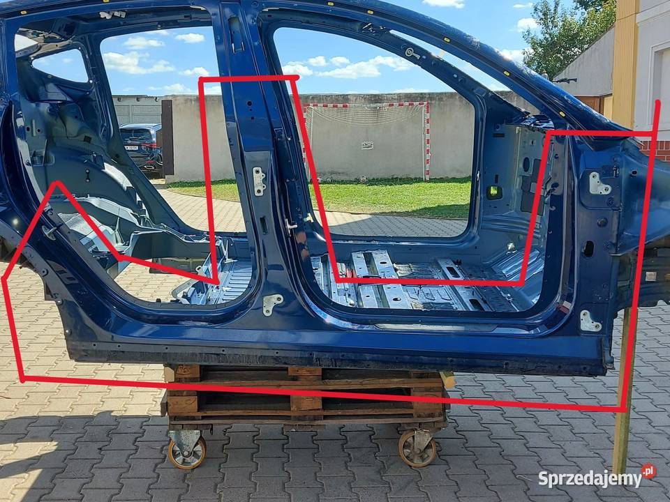 TESLA MODEL Y 2024r SŁUPEK ŚRODKOWY PRAWY BOK Progi