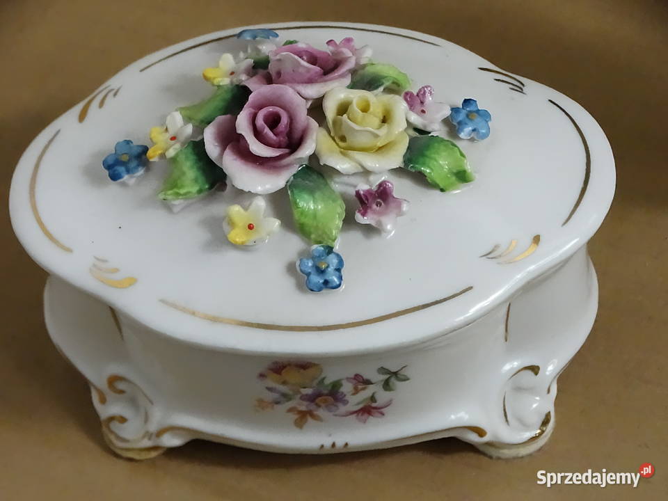 Zestaw porcelany dekoracyjnej bez uszkodzeń sprzedam