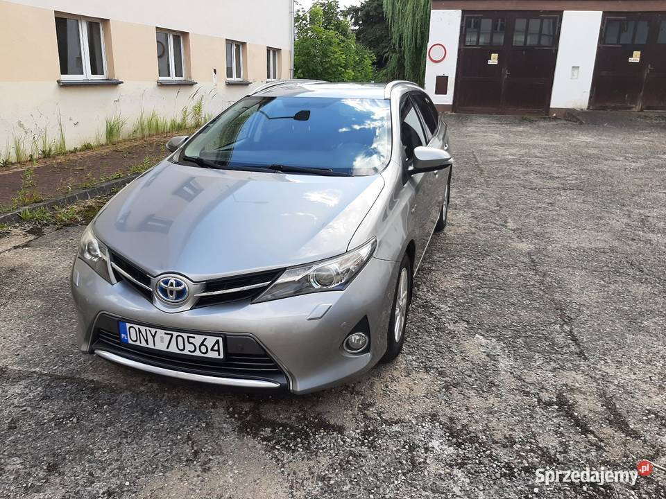 Toyota Auris II 18 2 hybrid kombi wersja presige Paczków