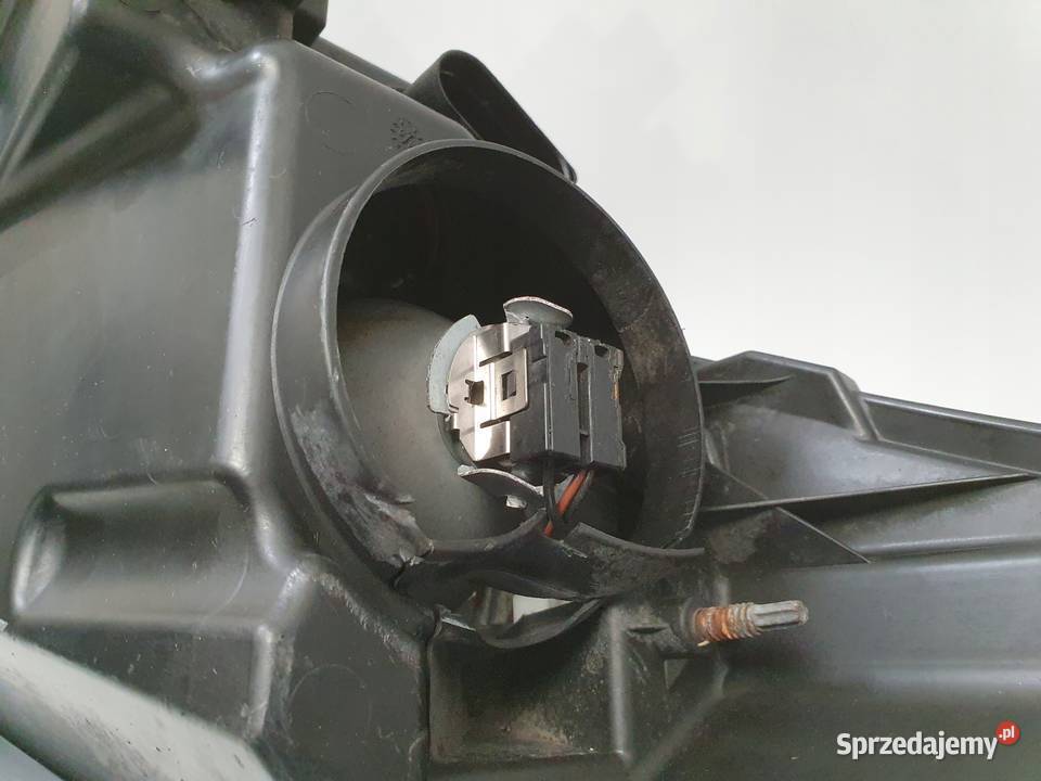 Ford Fiesta MK7 0817r PRZEDNIA LAMPA PRAWA PRAWY Janów sprzedam