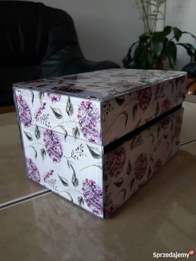 Szklana szkatułka kasetka Anglia Janów Lubelski