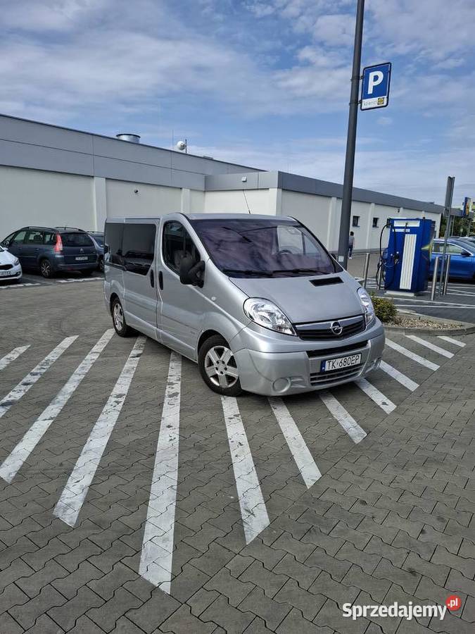 Opel vivaro 25 dci 8smio osobowy sprowadzony 179000km Vivaro Kielce sprzedam